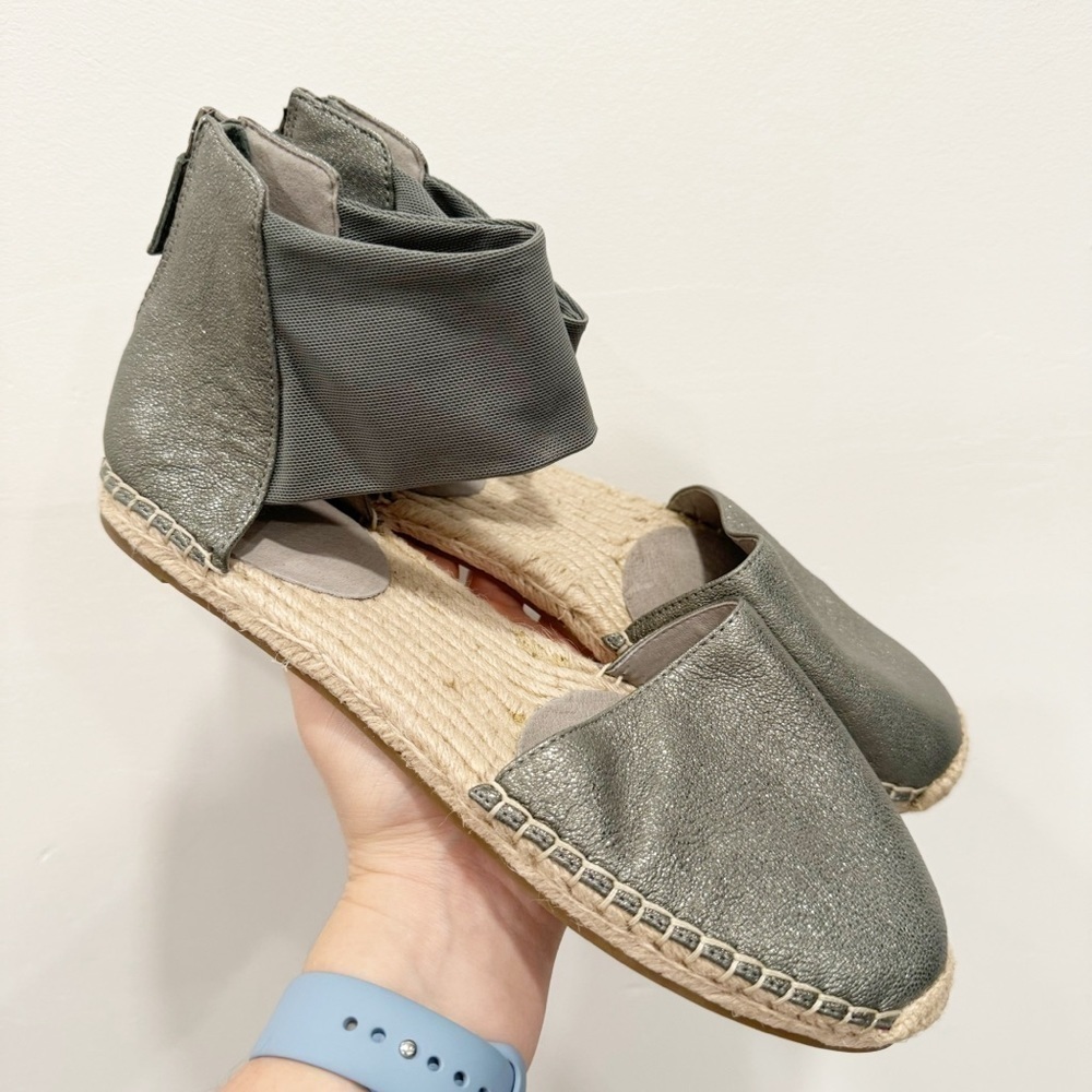 Eileen Fisher Coy Metallic Flat Espadrille Sandal Closed Round Toe Size 9